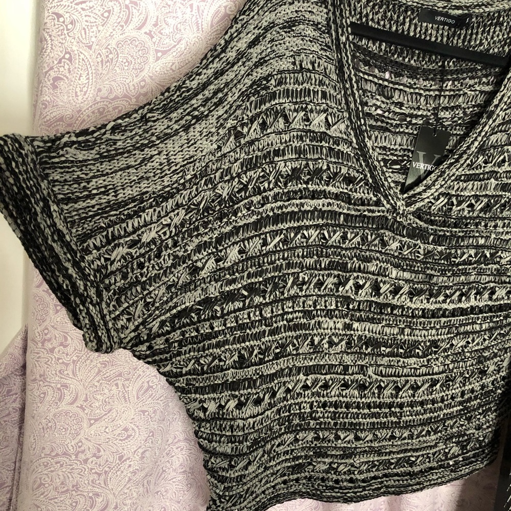 VERTIGO BLACK AND GRAY CROCHET V NECK